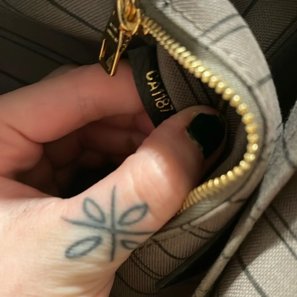 Louis Vuitton reposhing this